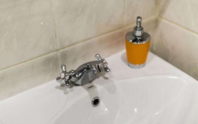 Апартаменты, Волков переулок