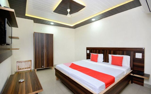 OYO 17133 Hotel Anmol