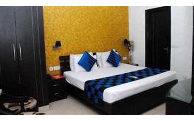 OYO 1908 Hotel Universe Inn
