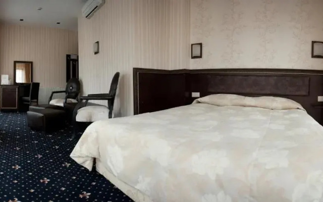 Victoria Hotel