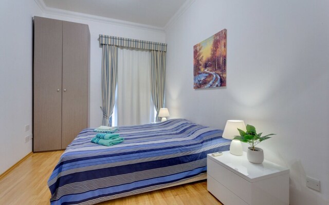 Central Apartment in St Julian's, Perfect for Families