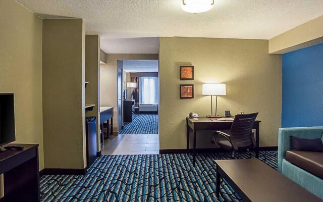 Comfort Suites University