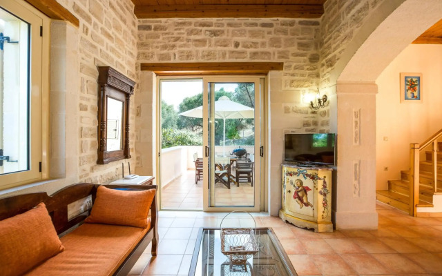Maroulas Villa Estate