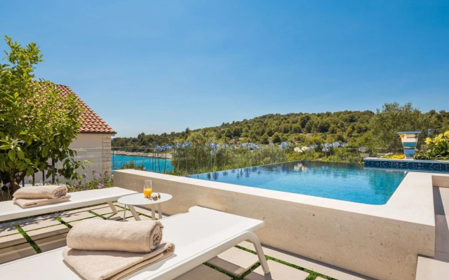 Beachfront Villa Azzurro With Pool