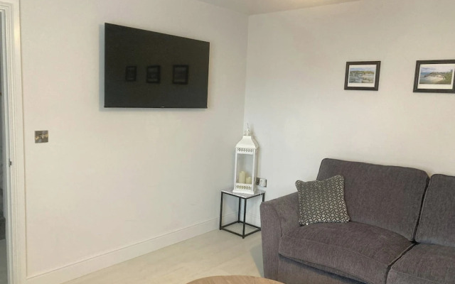 Lunaroxx, 6 Meadow Gardens, Kilgetty