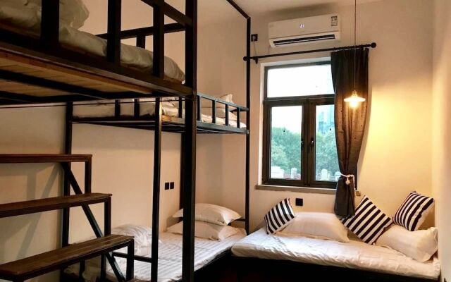 Zeako Youth Hostel