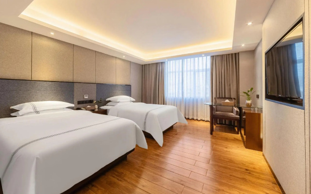 Huayan Hotel (Maoming Shuidong Huijing Plaza)