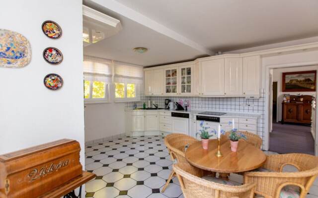 1 Villa Blanck Comfortable Holiday Residence