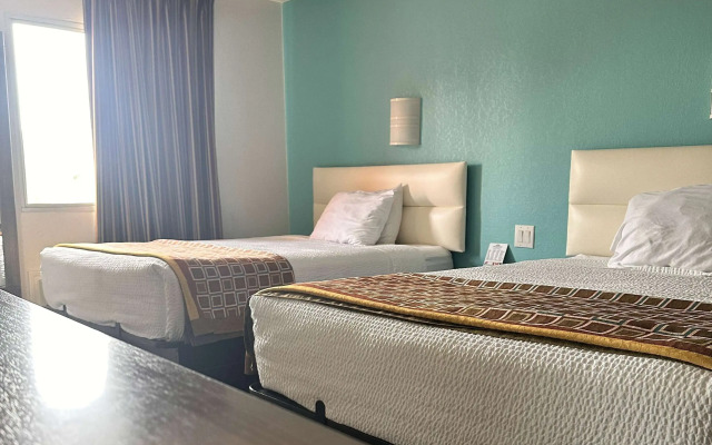 Howard Johnson by Wyndham Clarksville Tennessee
