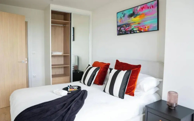 Tranquil London Apartment Near Coombe Hill House