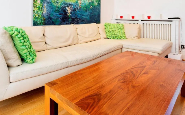 Veeve  4 Bed House On Santos Road Putney