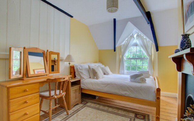 Charming Holiday Home With Lovely Garden
