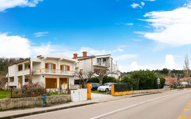 Lovely Apartment in Krneza Near Seabeach