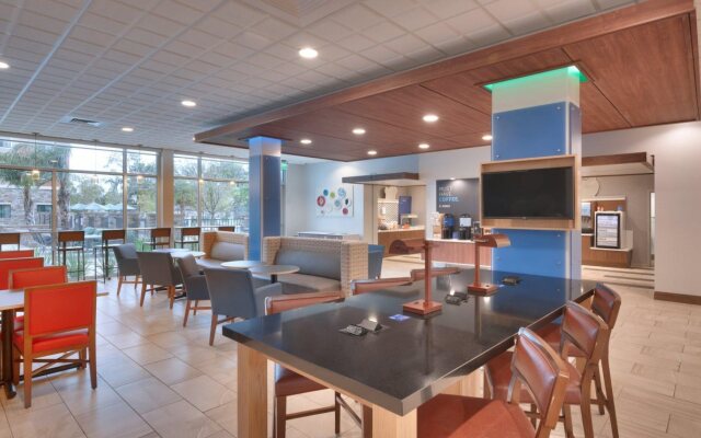 Holiday Inn Express & Suites Gainesville I-75 by IHG