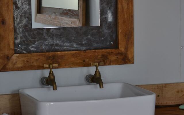 Tana Safaris Bush Camp