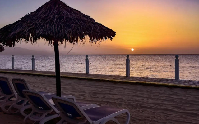 Grand Decameron Montego Beach, A Trademark All-Inclusive Resort