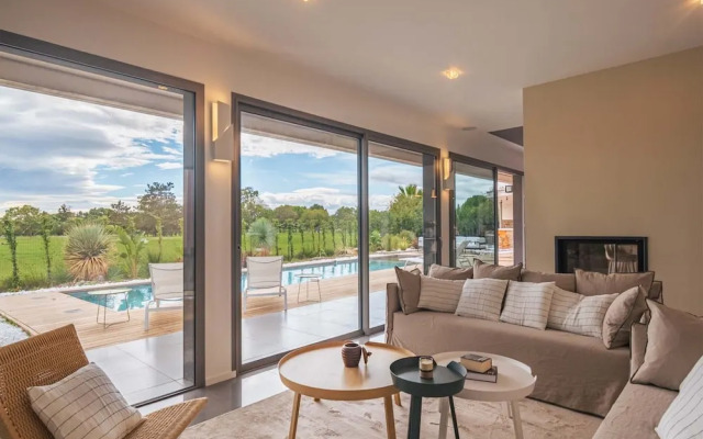 Villa 4 Bedrooms 8 PAX