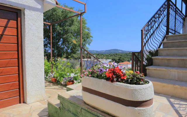 Apartments with a parking space Seget Vranjica, Trogir - 11273
