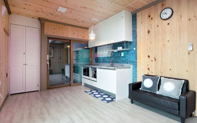 Lim Sea Side Poolvilla Pension