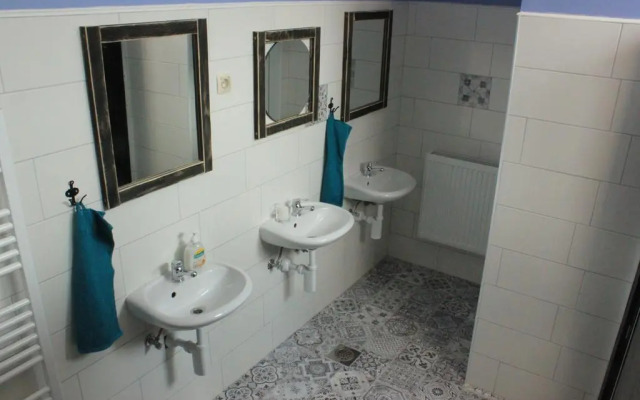 Falling Lakes Hostel