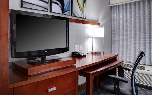 Courtyard by Marriott Richmond North
