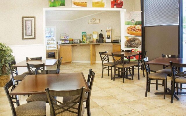 Quality Inn Fredericksburg near Historic Downtown