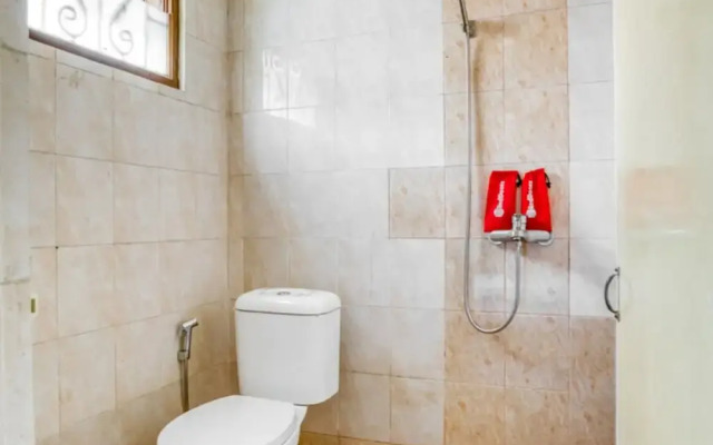 RedDoorz Plus near RSUD Dr. Pirngadi Medan 2 - Hostel