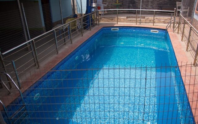 Lukham Crown Hotel