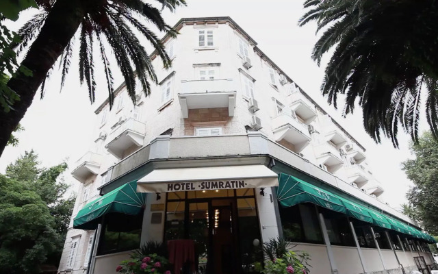 Hotel Sumratin