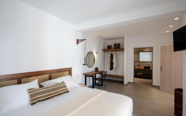 Thira Gold Suites