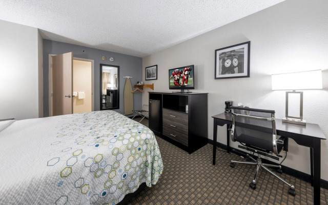 HomeTown Inn by Red Roof East Syracuse