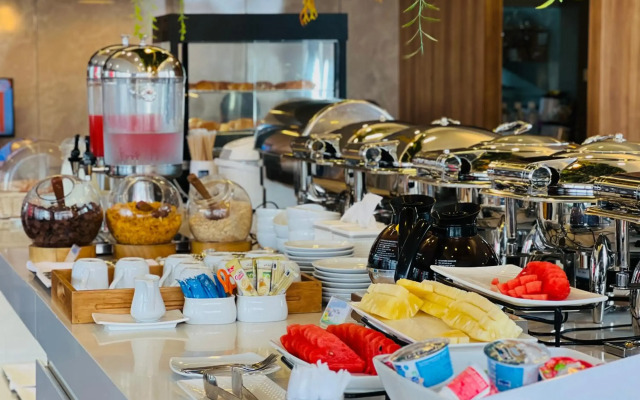 Civic Horizon Hotel & Residence