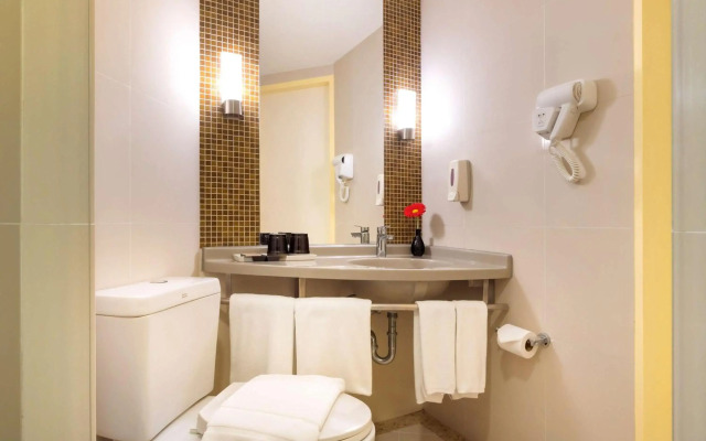 Hotel ILUNION Valencia 4