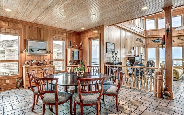 Boat House by Peace Vacations