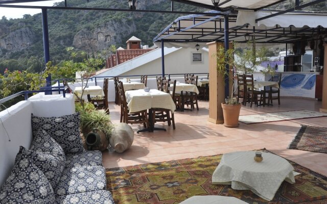 Dalyando Hotel