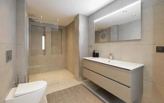 Stunning Villa With Private Pool and Luxuriest Views