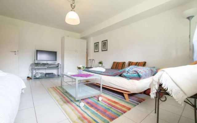 Tolstov-Hotels Big Room Apartment