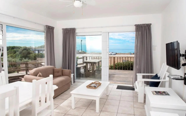 Kelly's Beachfront Apartments