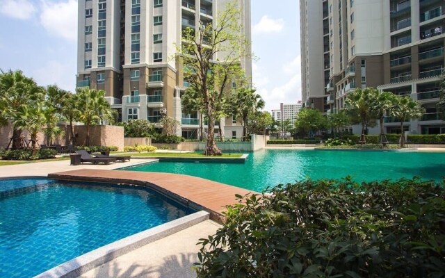 Near MRT Rama 9 Apartment