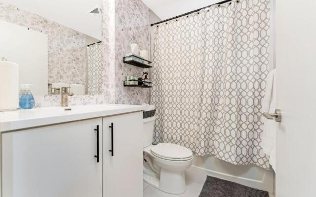Stylish Downtown 1BR Condo - Superb Views