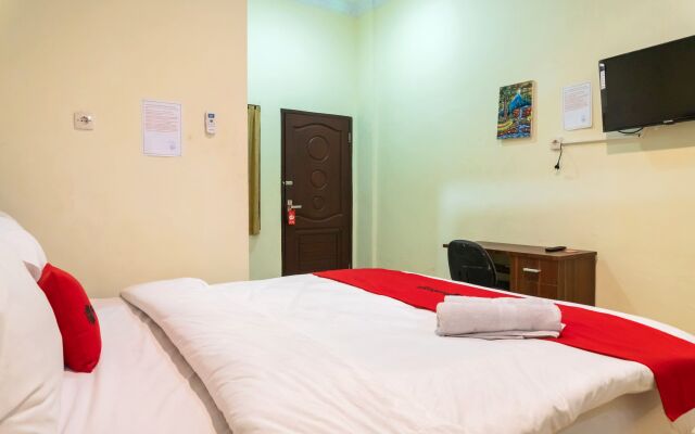 RedDoorz near Titi Bobrok Medan 2