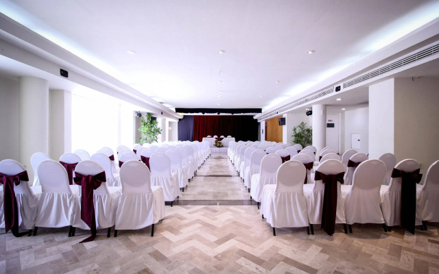 Aquamarina Beach Resort