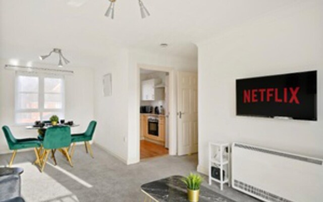 Stylish 2 bed Apt - Free Parking