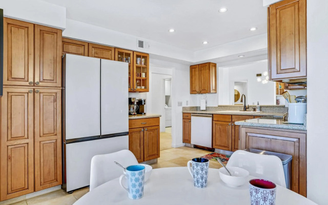 Elegant modern Palm Desert getaway