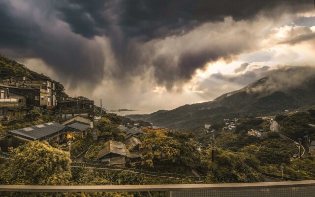 OwlStay Jiufen Green Ray