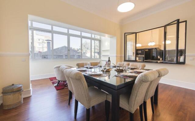 Spacious 4bdr River View