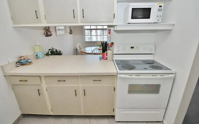 Colony Beach Club 207