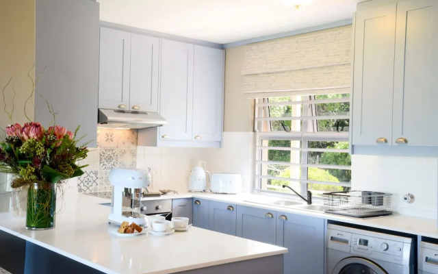 dk villas 1 Harbour View Hout Bay