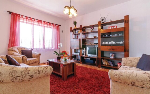 Stunning Home in Modric With 3 Bedrooms and Wifi