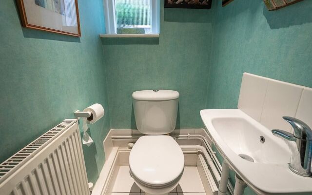 Elegant 2BR Flat w/ Garden Close to Battersea Park